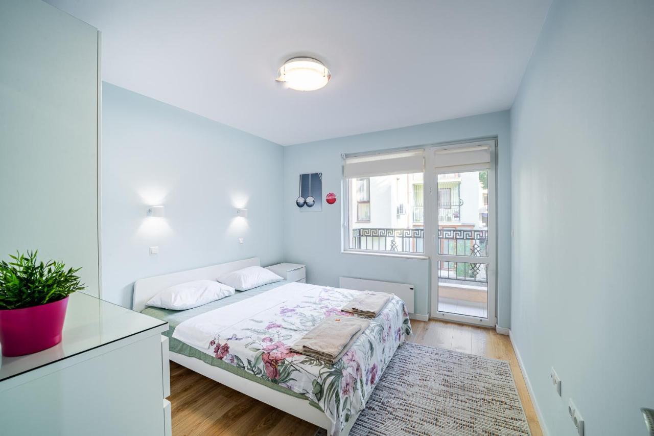 Colibri Central Apartment Варна Екстериор снимка
