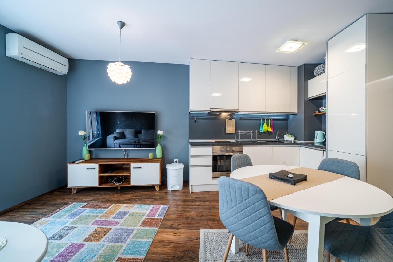 Colibri Central Apartment Варна Екстериор снимка