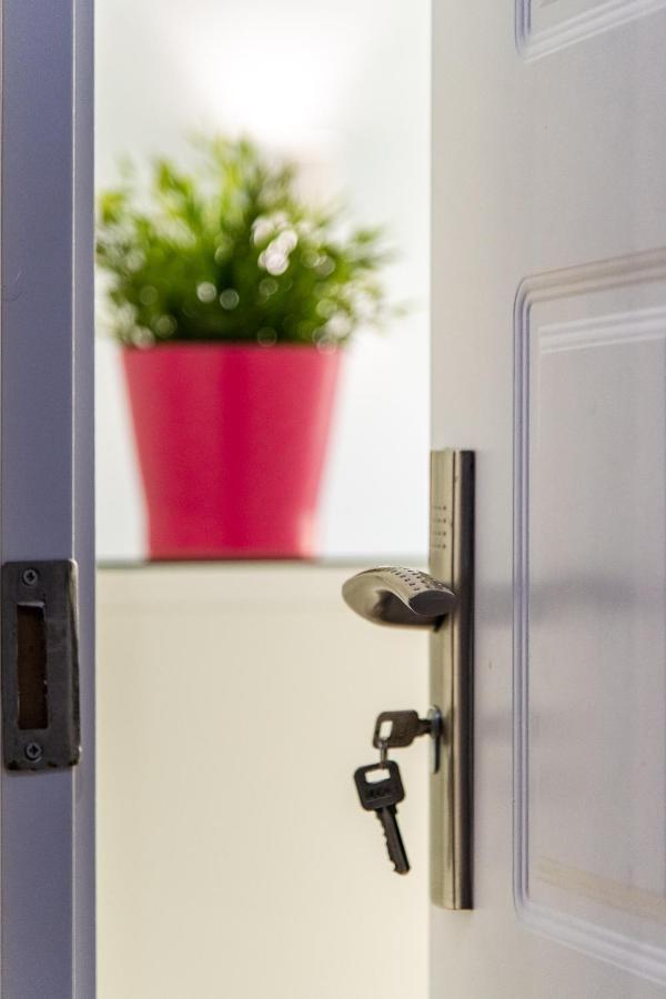 Colibri Central Apartment Варна Екстериор снимка